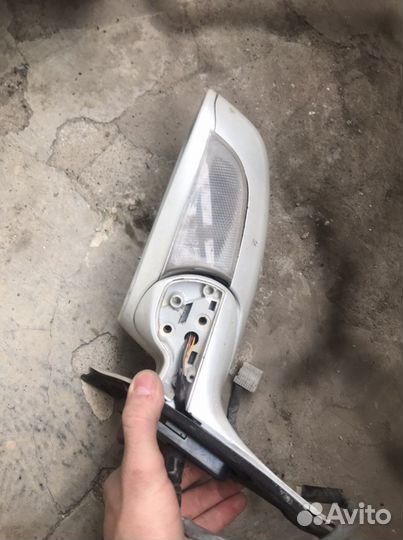 Зеркало и ручка двери на Toyota crown 184