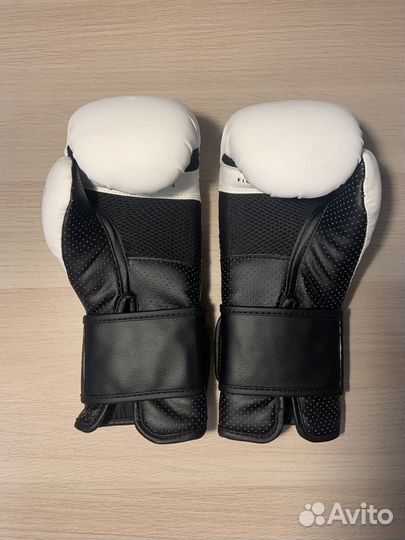 Боксерские перчатки 8 oz