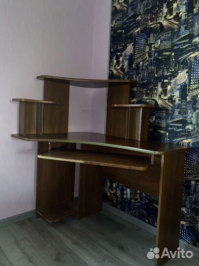 Угловой компьютерный стол