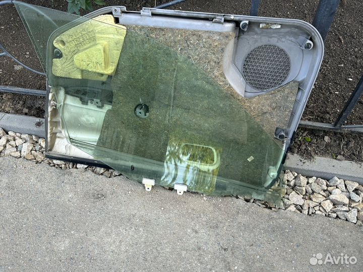 Передняя левая дверь Ниссан sunny (кузов FB 15)