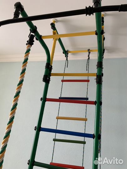 Шведская стенка. не нужно прикручивать к потолку