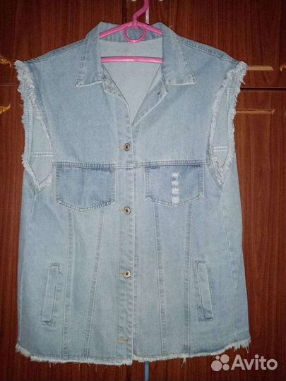 Джинсовая жилетка женская