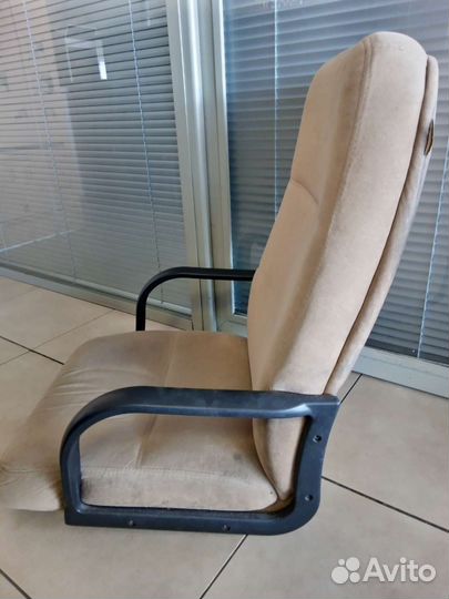 Офисное кресло