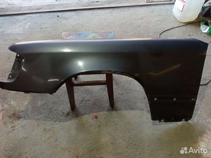 Крыло переднее левое mercedes 124