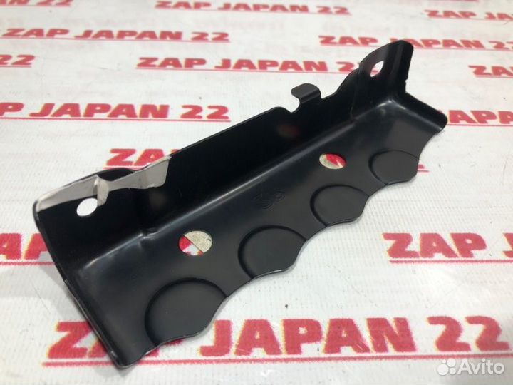 Кронштейн бампера передний правый Toyota Land