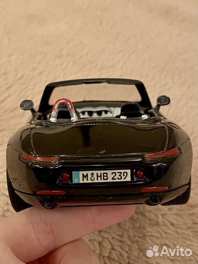Модель автомобиля BMW Z8 1/24