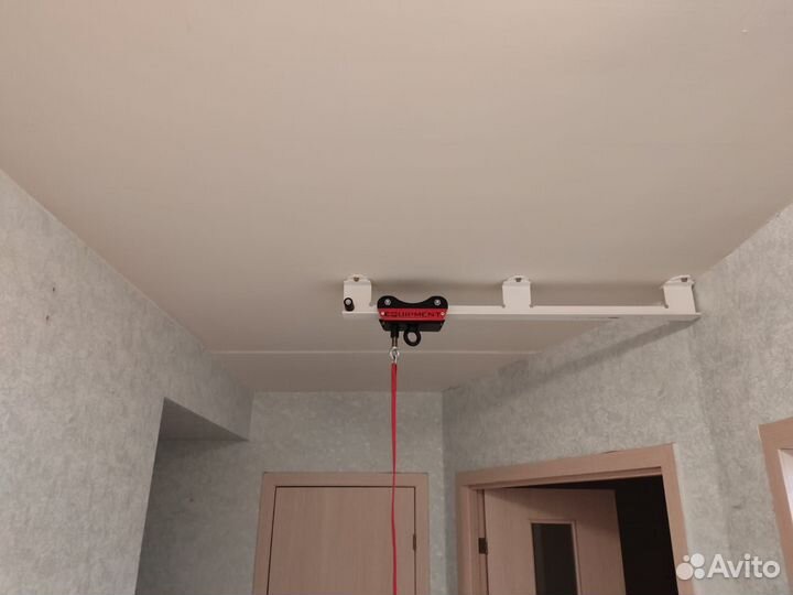 Кронштейн/подвес с вагонеткой для боксерской груши