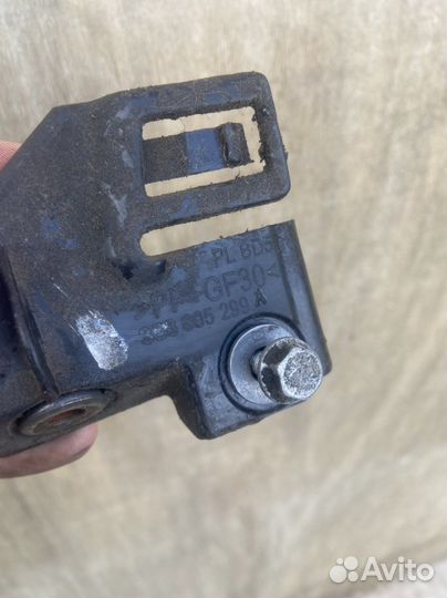 Кронштейн левой фары VW passat Cc