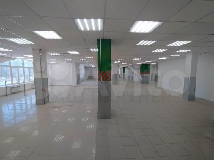 Продам торговое помещение, 424.3 м²