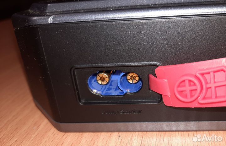 Пусковое устройство бустер jump starter utrai X1