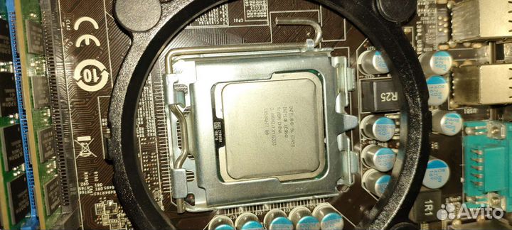 Материнская плата с процессором и памятью
