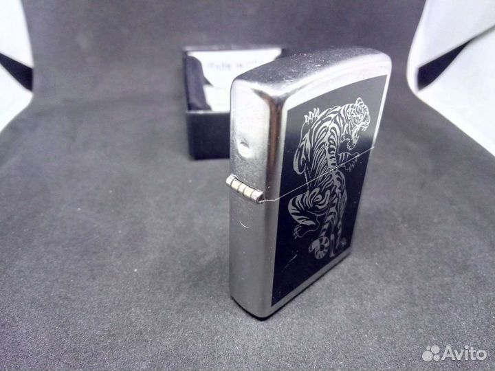 Зажигалка бензиновая zippo 207 Tigre