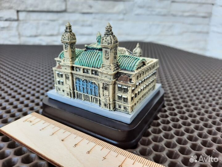 Сувениры статуэтки