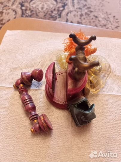 Подставка под ручку и блокнот. Статуэтка