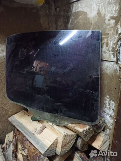 Стекло боковое заднее Правое митсубиси галант 8