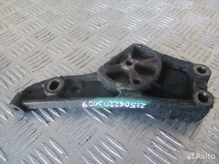 Кронштейн ролика натяжителя Volvo 20497896