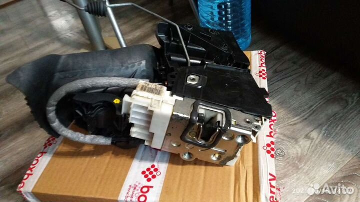 Замок двери мл w164