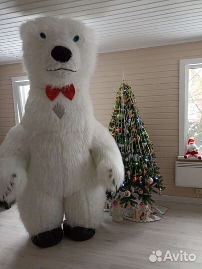 Большой белый мишка на ваш праздник