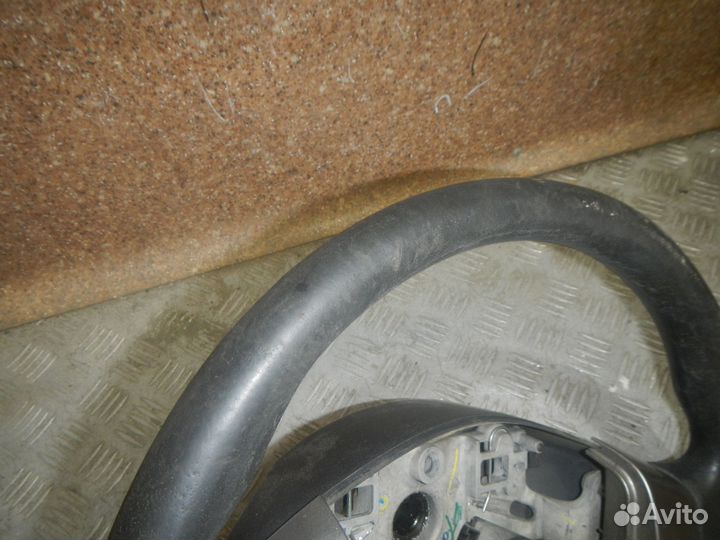 Рулевое колесо Nissan Tiida