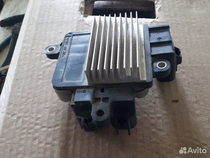 Блок управления вентилятором Toyota Lexus