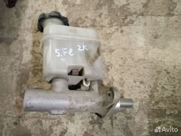 Цилиндр тормозной главный на Санта Фе 2 08г