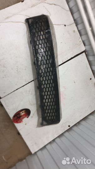 Решетка бампера VW Golf VI (5K) 10.08