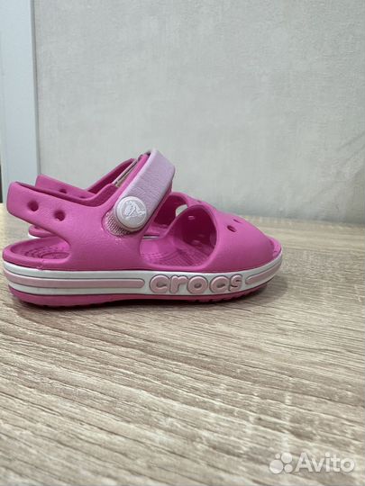 Сандалии crocs