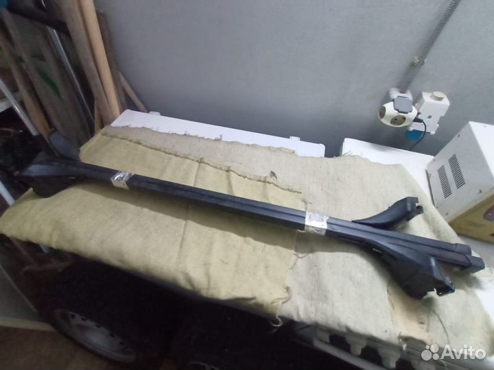 Поперечины на рейлинги на крышу автомобиля