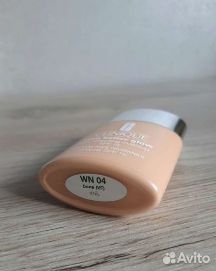 Тональный крем Clinique Even Better Glow, WN04