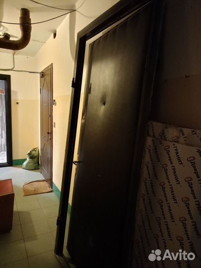 Дверь входная металлическая бу левая