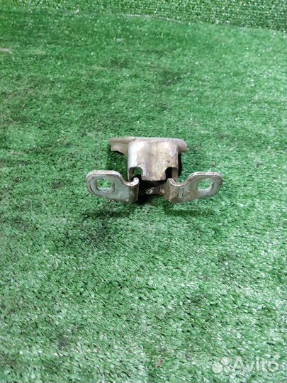 Петля двери Renault Logan