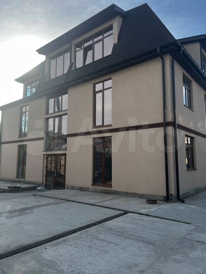 Дом 715,4 м² на участке 8 сот.