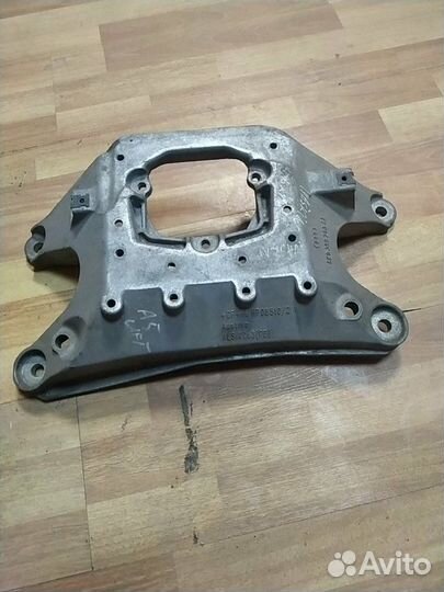 Кронштейн кпп траверса Audi A4 A5 Q5 Ауди А4 А5