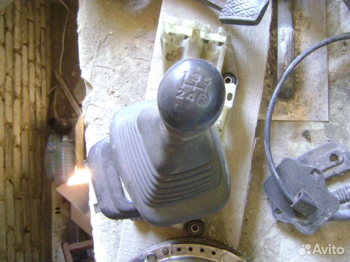 МКПП Тойота в сборе со сцеплением и педалями