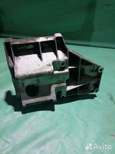 Кронштейн опоры двигателя Bmw 7 E38