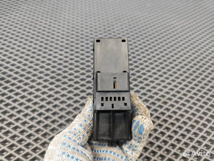 Блок управления стеклоподъемниками Daihatsu Yrv