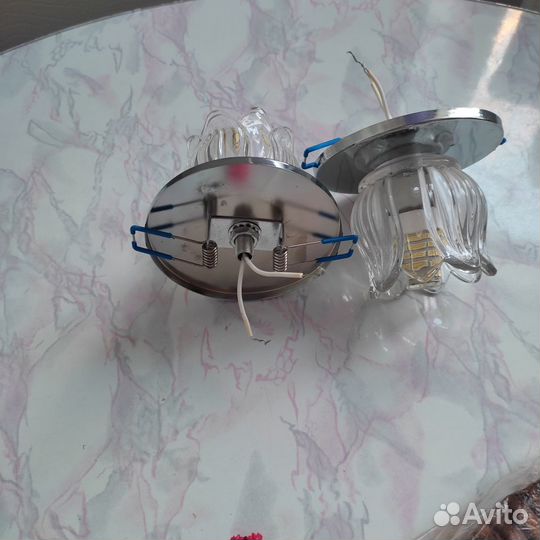 Продам светильник потолочный