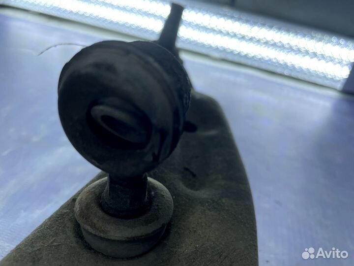 Рычаг подвески левый Nissan Wingroad Y11