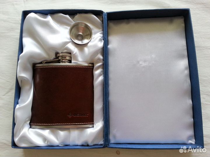 Фляжка подарочная и стопки