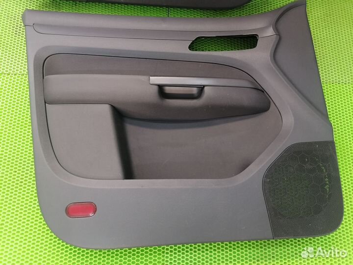 Обшивка двери Фольксваген Кадди 3