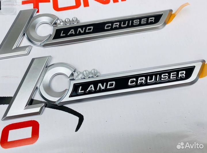 Эмблема Toyota Land Cruiser 200 на кузов