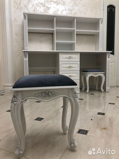 Письменный стол