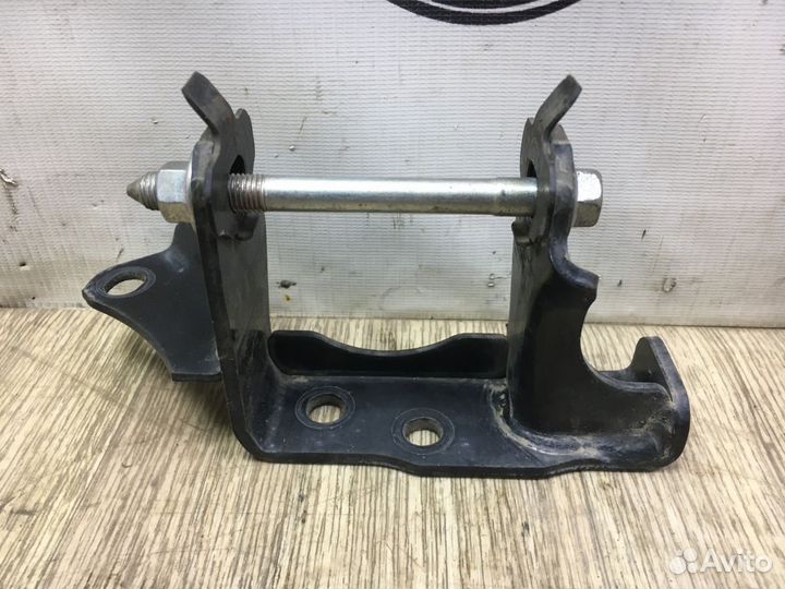 Кронштейн опоры двигателя Toyota Wish II (2009—2012)