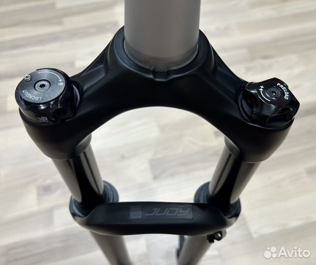 Вилка Rock Shox 29 Judy Silver