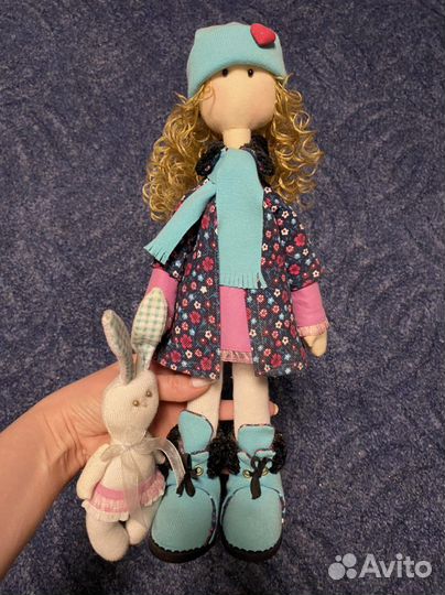 Кукла ручной работы с зайчиком