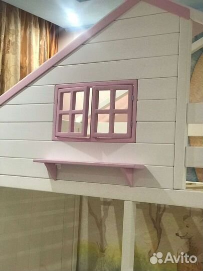 Двухъярусная кровать домик