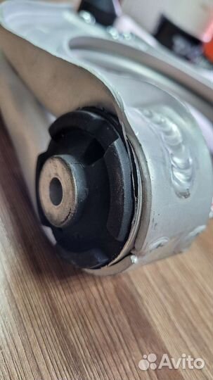 Рычаг верхний w211