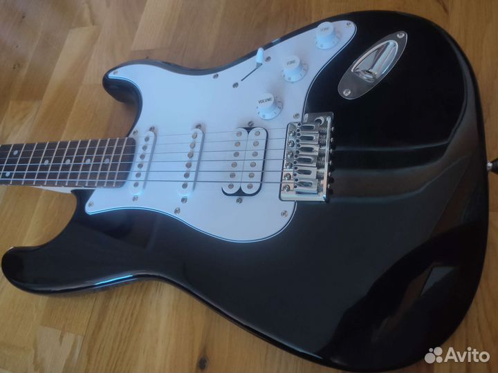 Электро гитара fender squier bullet Strat