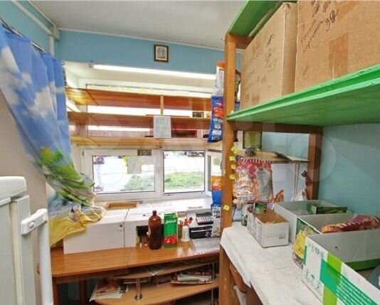 Здание под фрукты,ремонт обуви,ключей, цветы 11 м²