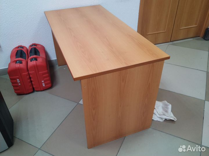 Офисная мебель столы, тумбы